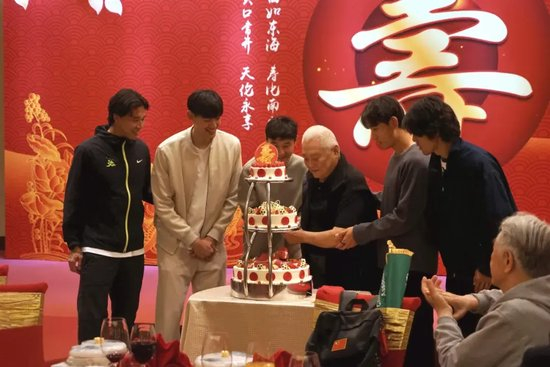HJC888黄金城成为新的线上资讯手游的领军人物图片展示