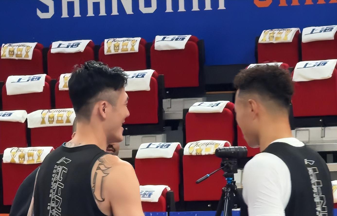 深圳踩场焦点多！李慕豪带伤，贺希宁刘铮畅聊，顾全李秋平约饭！